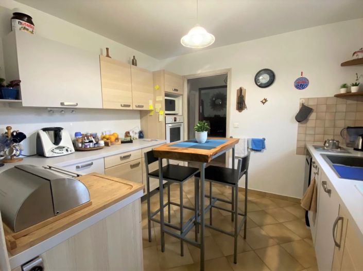 Image No.10-3 Bed House for sale