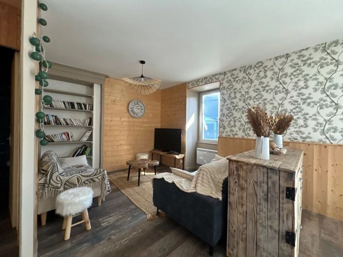 Image No.20-6 Bed House for sale