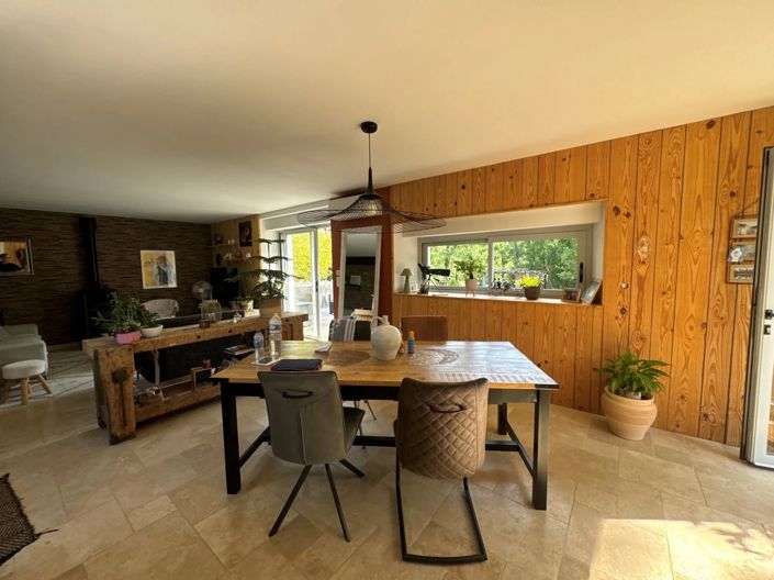 Image No.8-6 Bed House for sale