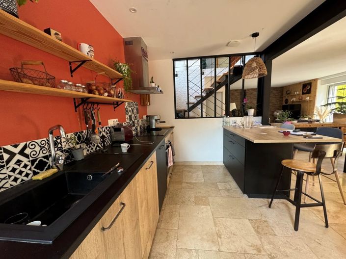 Image No.9-6 Bed House for sale