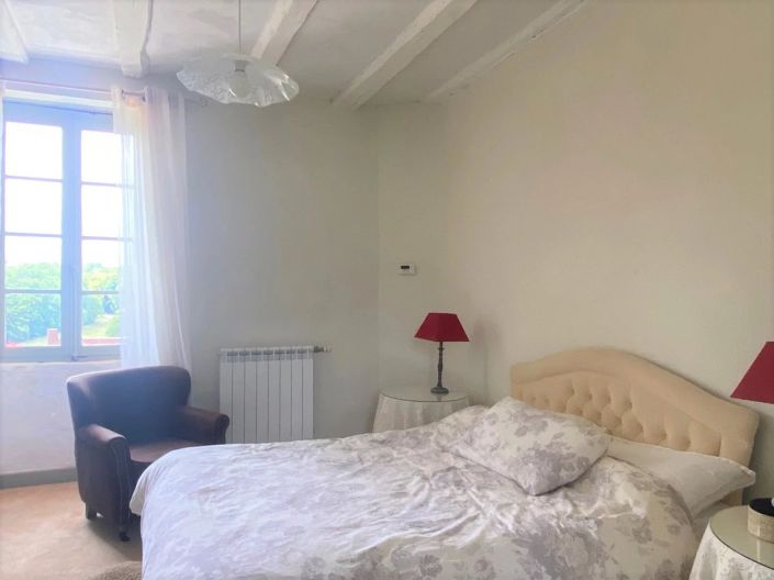 Image No.24-6 Bed House for sale