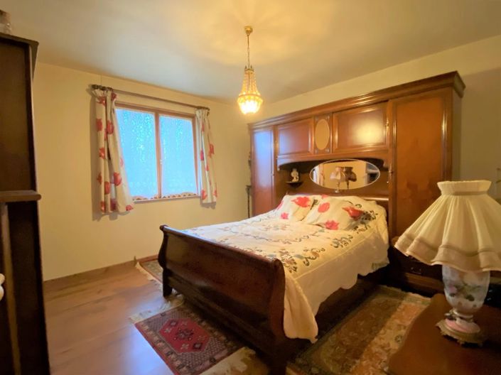 Image No.24-5 Bed House for sale