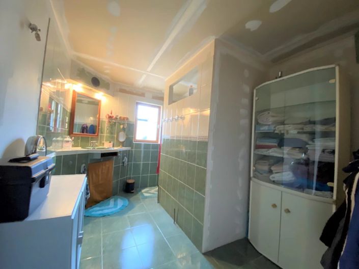 Image No.26-5 Bed House for sale