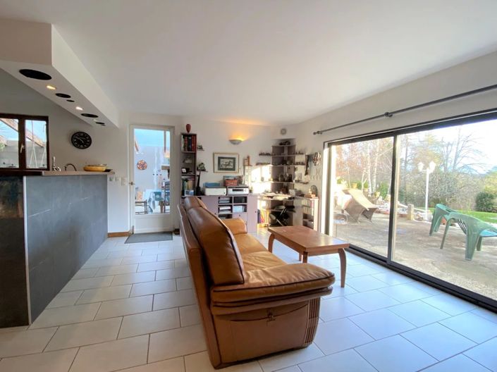 Image No.6-5 Bed House for sale