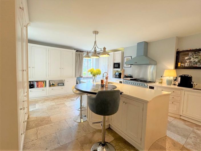 Image No.14-6 Bed House for sale