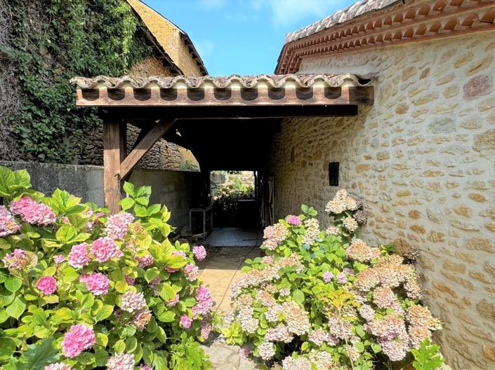 Image No.6-6 Bed House for sale