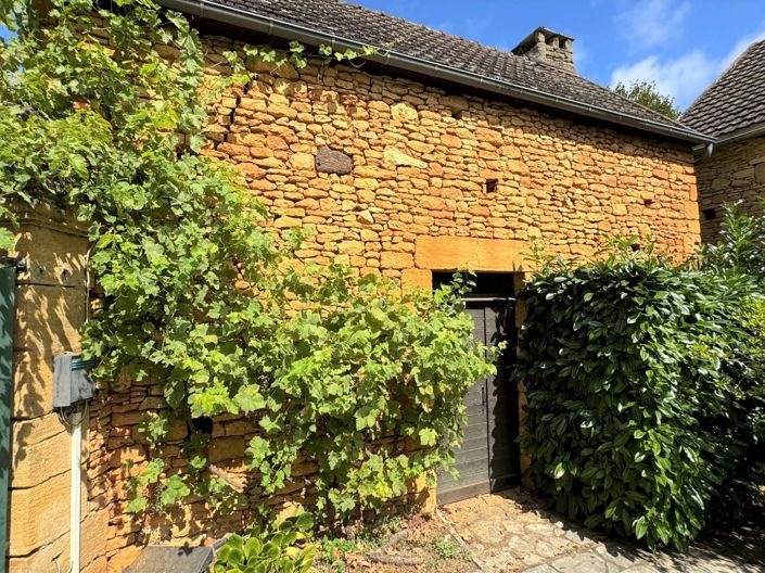 Image No.8-6 Bed House for sale