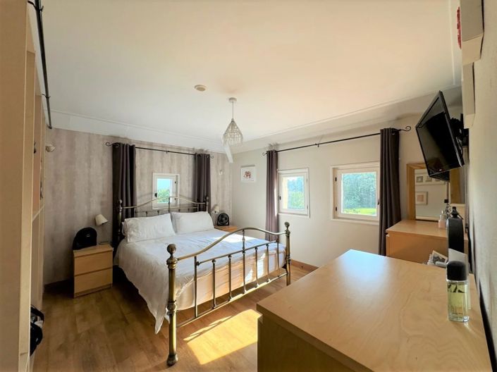 Image No.15-3 Bed House for sale