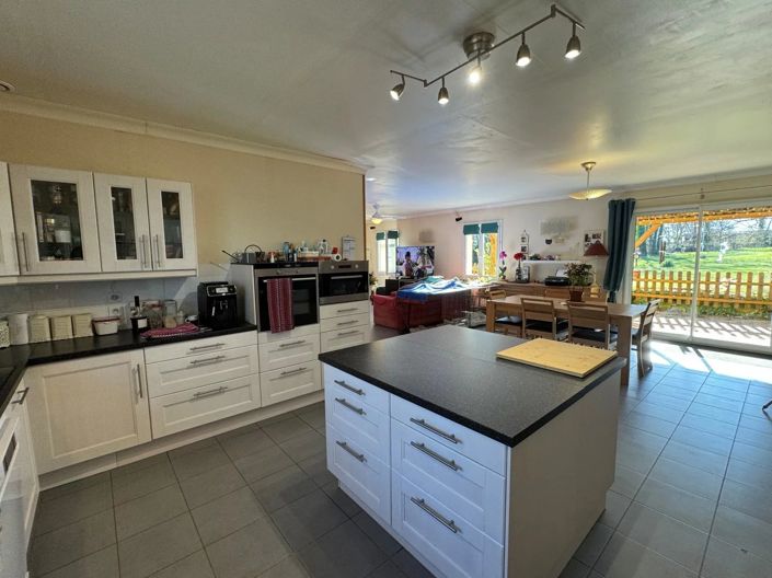 Image No.6-3 Bed House for sale