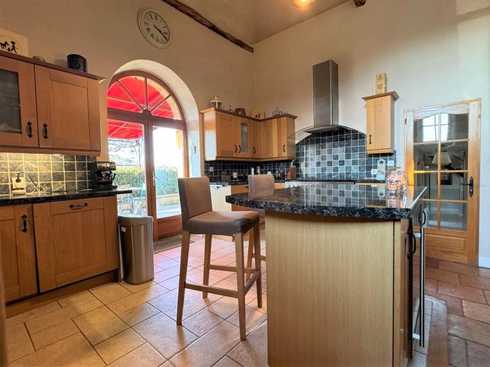 Image No.10-4 Bed House for sale