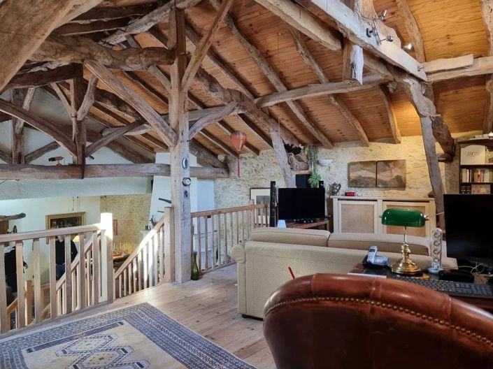 Image No.10-3 Bed House for sale