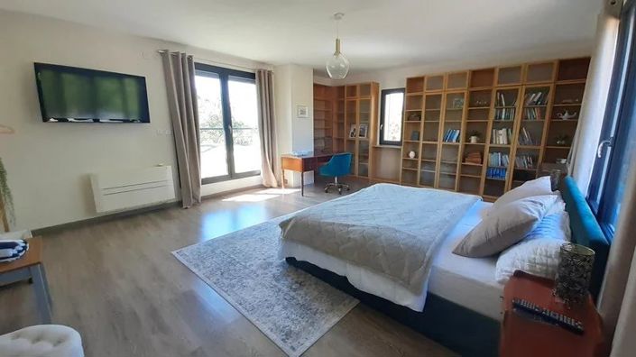 Image No.22-4 Bed House for sale