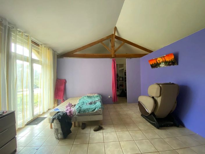 Image No.12-2 Bed House for sale