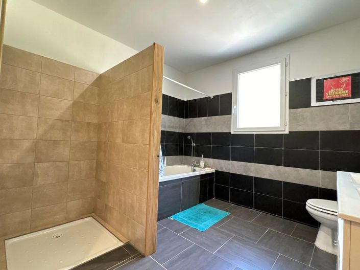 Image No.18-3 Bed House for sale