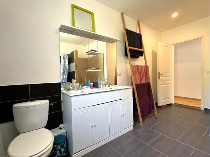 Image No.19-3 Bed House for sale