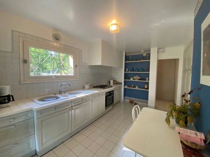 Image No.10-3 Bed House for sale