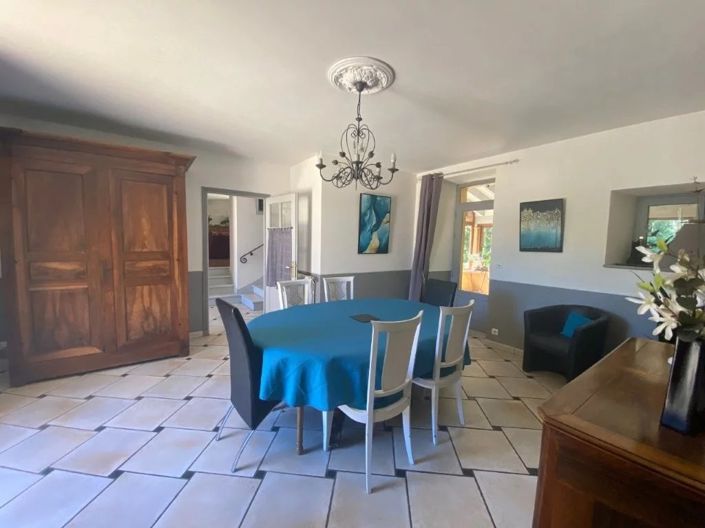 Image No.9-3 Bed House for sale