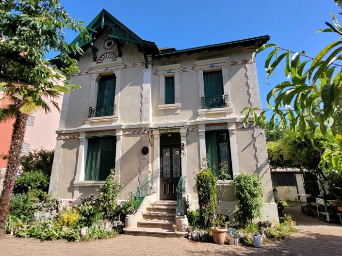 Image No.1-4 Bed House for sale