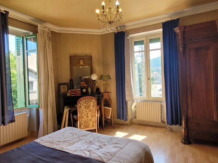 Image No.7-4 Bed House for sale