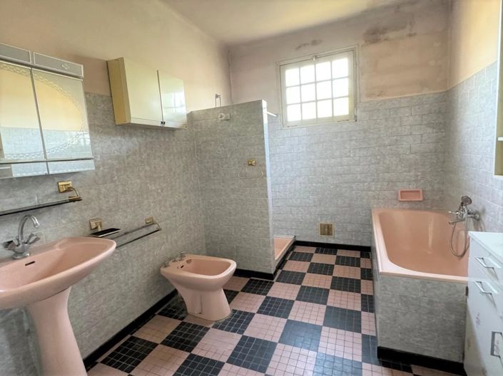 Image No.16-4 Bed House for sale