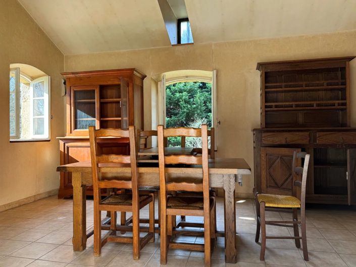 Image No.10-3 Bed House for sale