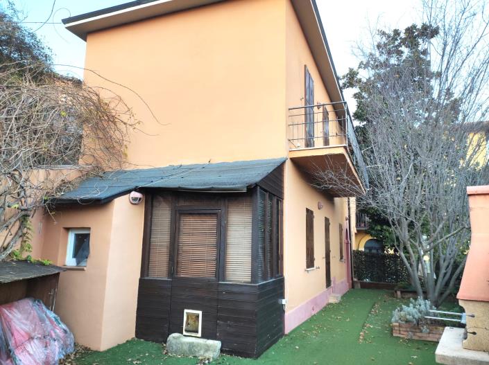 Image No.1-3 Bed House for sale