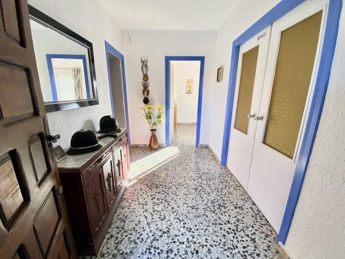 Image No.25-6 Bed Country House for sale