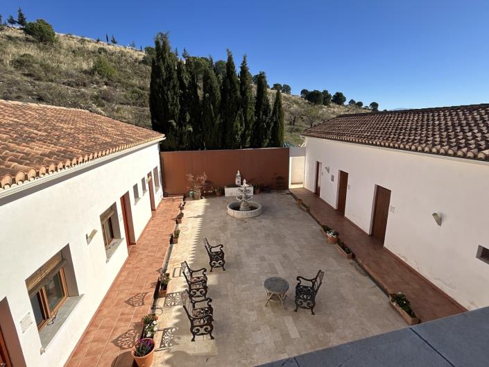 Image No.35-11 Bed Country House for sale