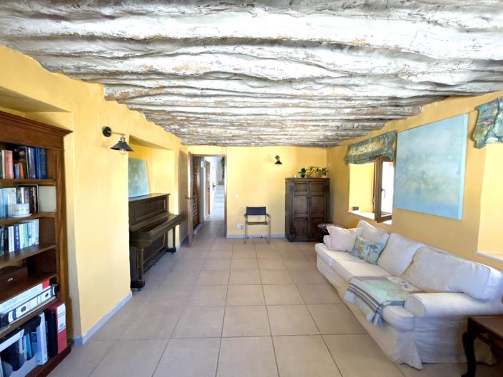 Image No.25-5 Bed Farmhouse for sale