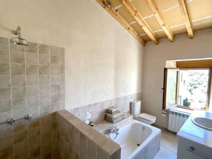 Image No.29-5 Bed Farmhouse for sale