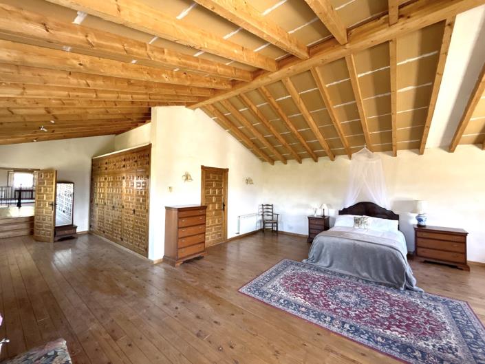 Image No.37-5 Bed Farmhouse for sale