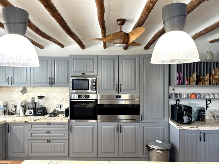 Image No.15-15 Bed Commercial for sale