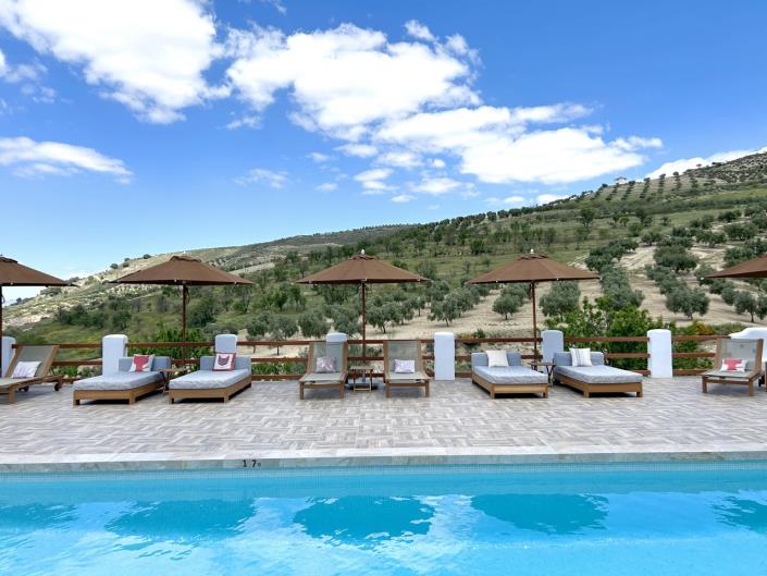 Image No.17-15 Bed Commercial for sale