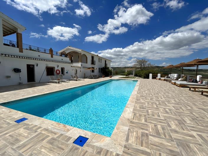 Image No.32-15 Bed Commercial for sale