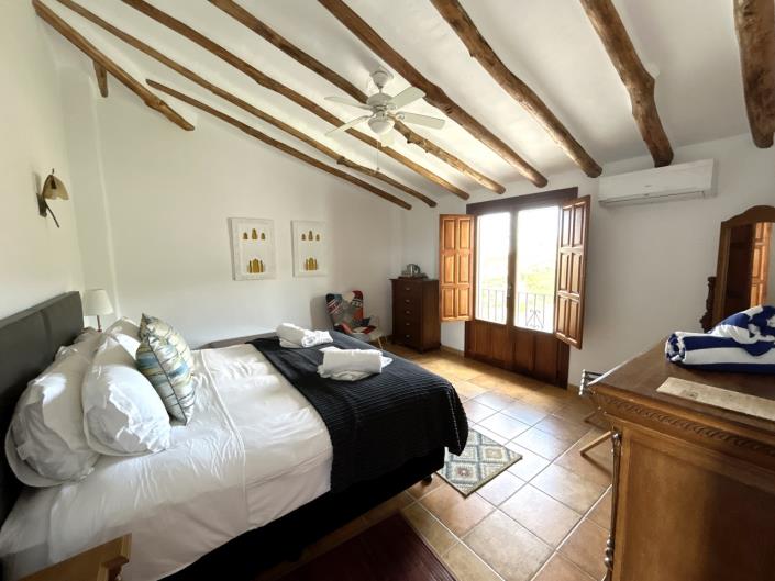 Image No.41-15 Bed Commercial for sale