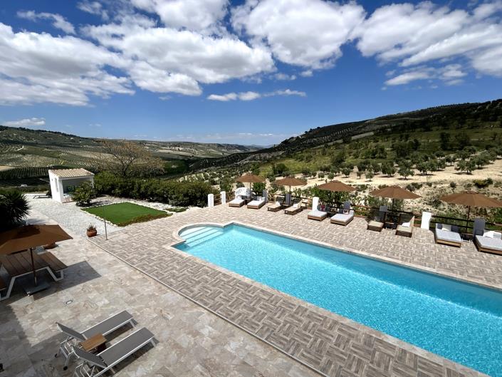 Image No.48-15 Bed Commercial for sale