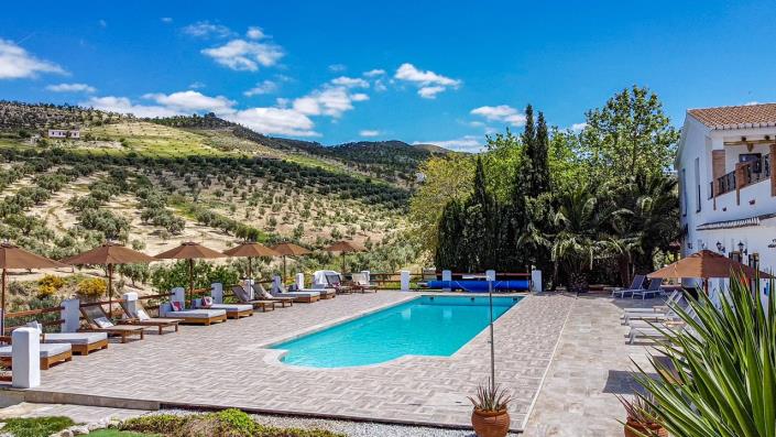 Image No.51-15 Bed Commercial for sale