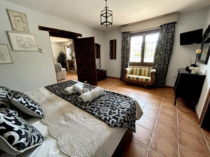 Image No.24-2 Bed Country House for sale