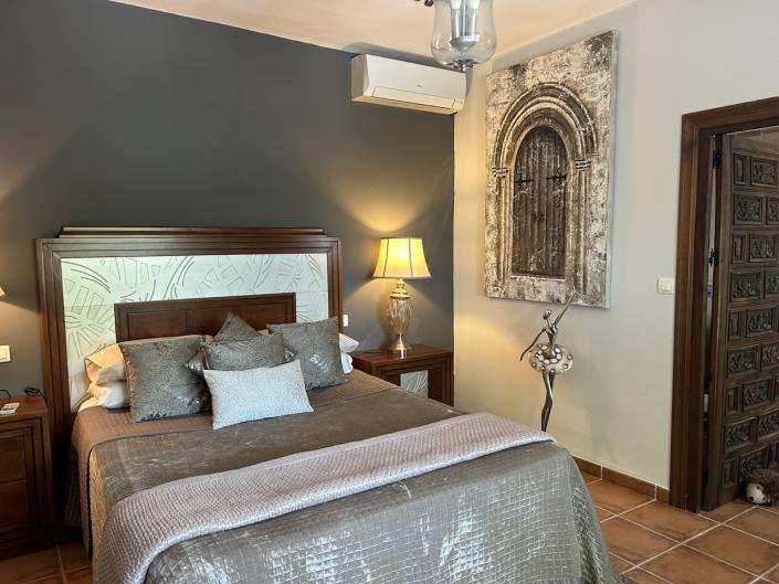 Image No.33-2 Bed Country House for sale