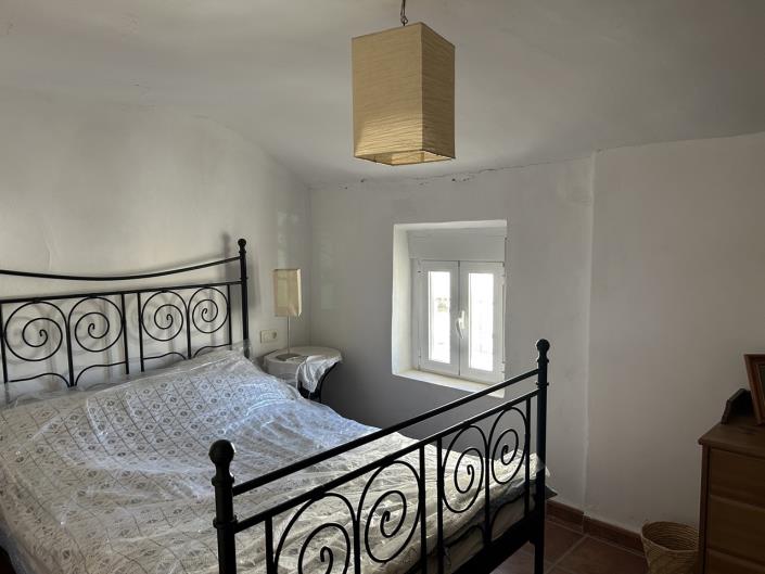 Image No.14-5 Bed Townhouse for sale