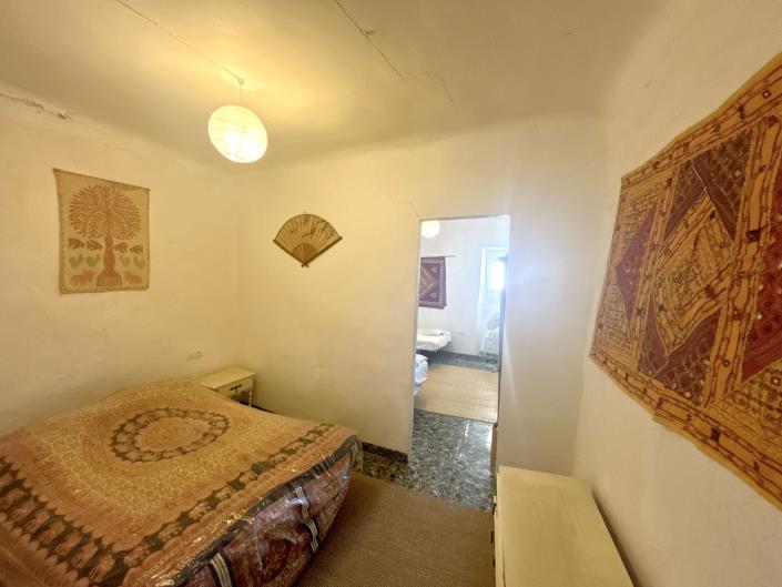 Image No.37-5 Bed Townhouse for sale