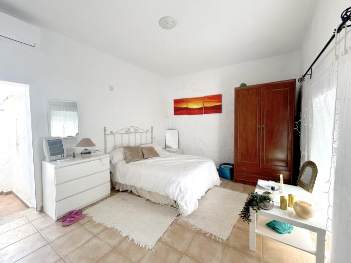 Image No.14-2 Bed Townhouse for sale