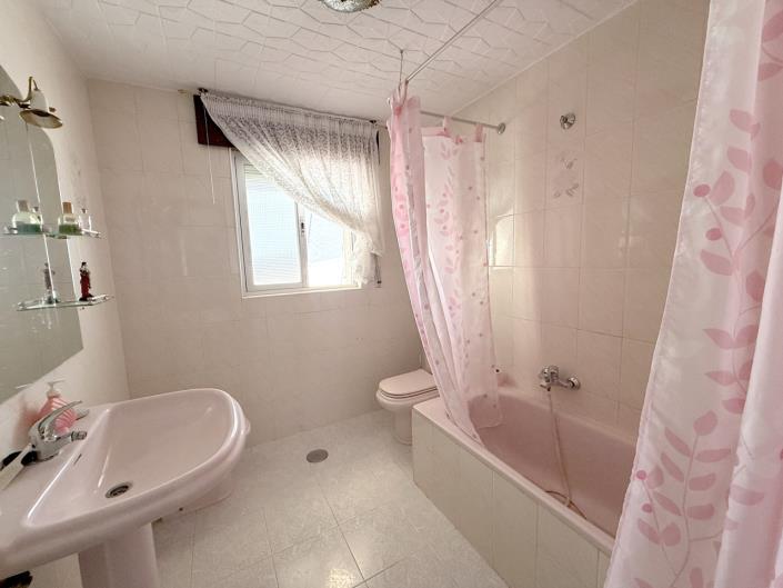 Image No.27-4 Bed Village House for sale