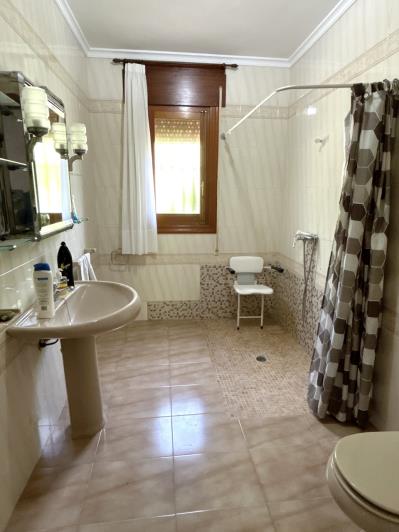 Image No.45-5 Bed Villa / Detached for sale