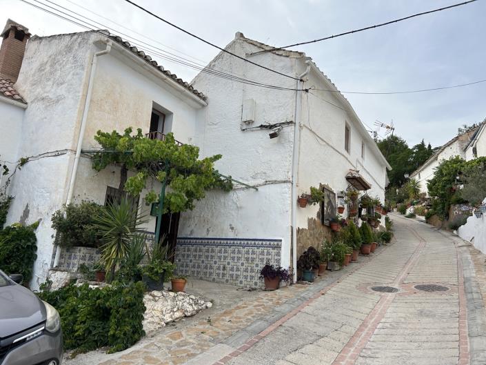 Image No.11-3 Bed Village House for sale