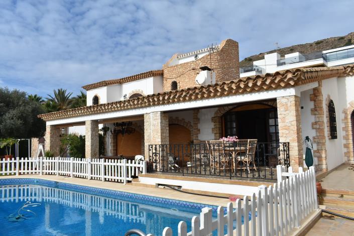 Image No.1-5 Bed Villa for sale