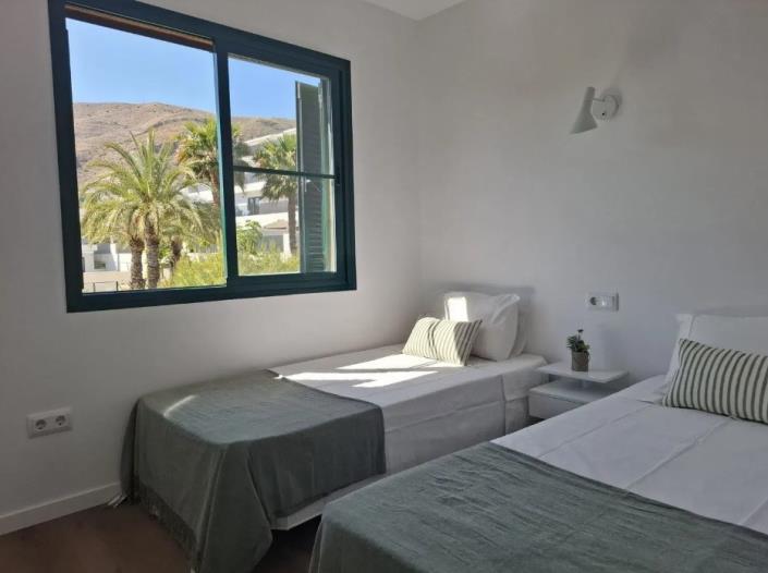 Image No.8-2 Bed Townhouse for sale