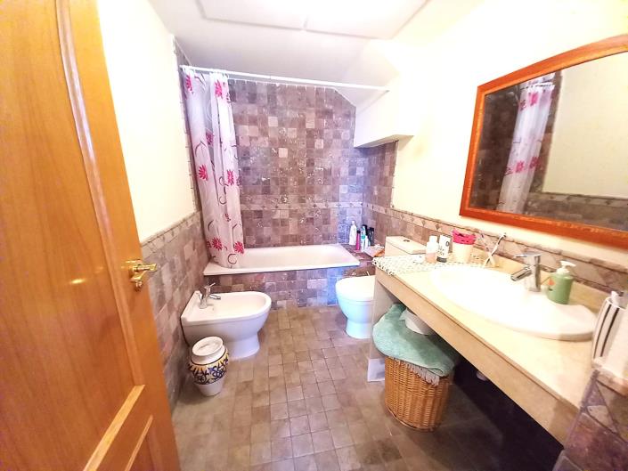 Image No.31-3 Bed Townhouse for sale