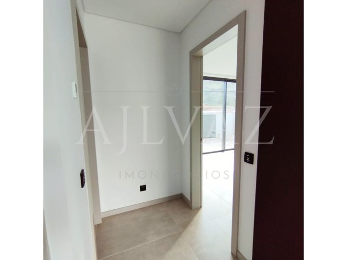 Image No.10-3 Bed House for sale