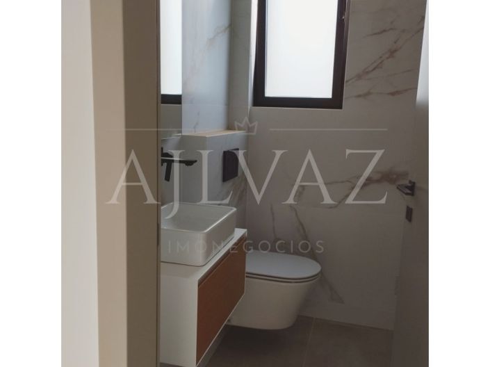 Image No.11-3 Bed House for sale